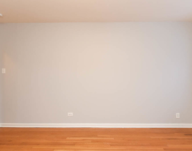 5744 N Winthrop Avenue - Photo Thumbnail 8