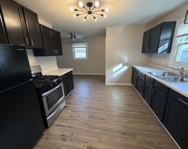 620 N State Street - Photo Thumbnail 5