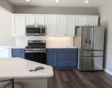 5855 Crestwick Way - Photo Thumbnail 3