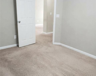 5855 Crestwick Way - Photo Thumbnail 10
