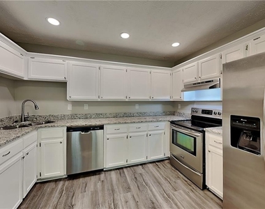 5025 Bent Creek Court - Photo Thumbnail 4
