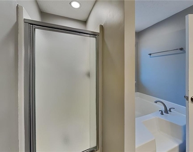 5025 Bent Creek Court - Photo Thumbnail 9