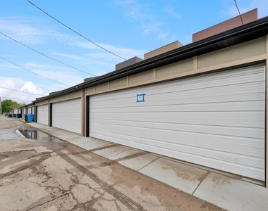 4611 S Saint Lawrence Avenue - Photo Thumbnail 18