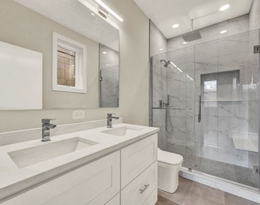 4611 S Saint Lawrence Avenue - Photo Thumbnail 11