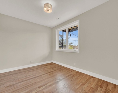 4611 S Saint Lawrence Avenue - Photo Thumbnail 8