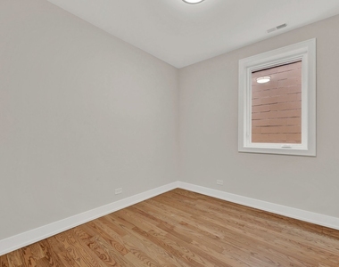 4611 S Saint Lawrence Avenue - Photo Thumbnail 13