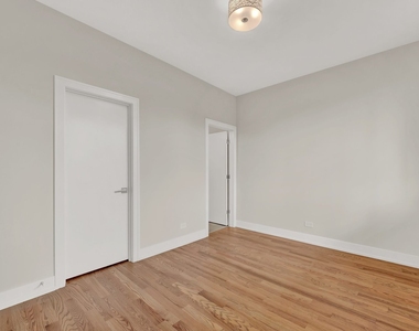4611 S Saint Lawrence Avenue - Photo Thumbnail 9