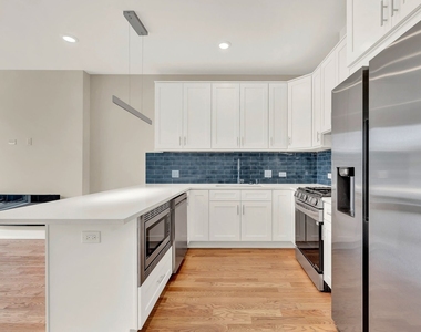 4611 S Saint Lawrence Avenue - Photo Thumbnail 6