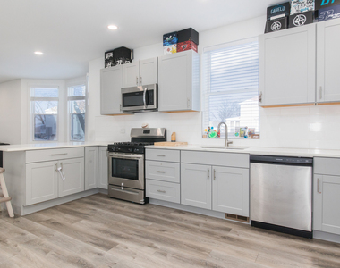 4055 Prairie Avenue - Photo Thumbnail 2