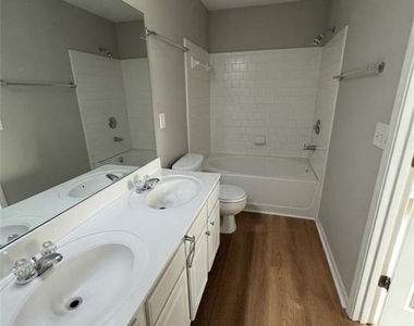 1108 Thornborough Drive - Photo Thumbnail 11