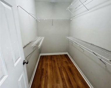 1108 Thornborough Drive - Photo Thumbnail 10