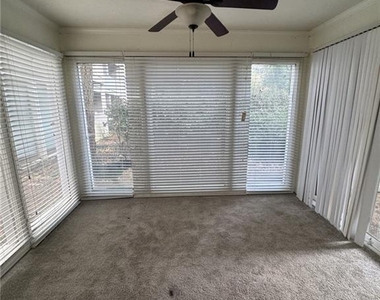 201 Augusta Drive Se - Photo Thumbnail 3