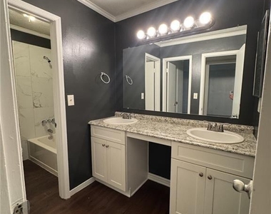201 Augusta Drive Se - Photo Thumbnail 5