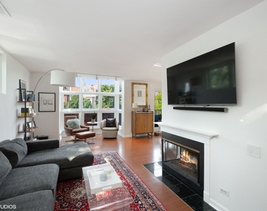 2757 N Wayne Avenue - Photo Thumbnail 1