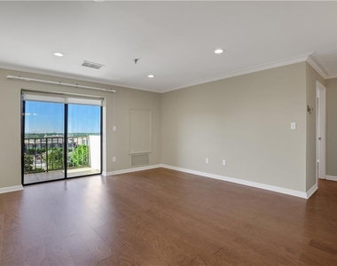 300 Johnson Ferry Road Ne - Photo Thumbnail 4