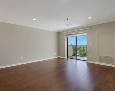300 Johnson Ferry Road Ne - Photo Thumbnail 2