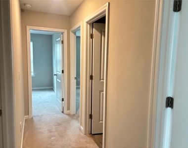 243 Grey Falcon Avenue - Photo Thumbnail 6