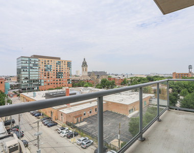 910 W Huron Street - Photo Thumbnail 11
