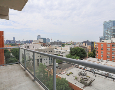 910 W Huron Street - Photo Thumbnail 12