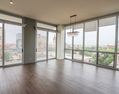 910 W Huron Street - Photo Thumbnail 2