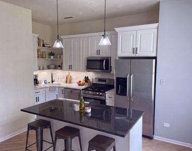 818 N Dearborn Street - Photo Thumbnail 3