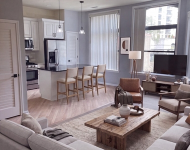 818 N Dearborn Street - Photo Thumbnail 1
