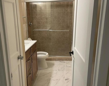 818 N Dearborn Street - Photo Thumbnail 9