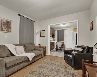 465 W 27th Street - Photo Thumbnail 5