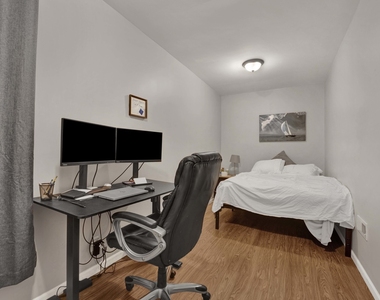 465 W 27th Street - Photo Thumbnail 7