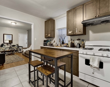 465 W 27th Street - Photo Thumbnail 3
