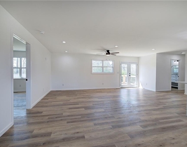516 Baxter Road Se - Photo Thumbnail 5