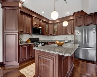 3106 W Lyndale Street - Photo Thumbnail 2