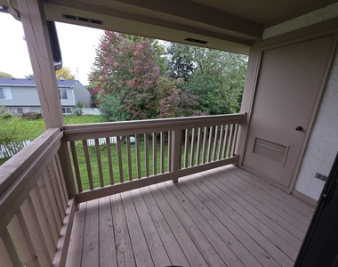 928 Surrey Drive - Photo Thumbnail 11