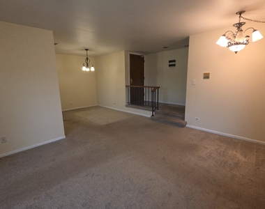 928 Surrey Drive - Photo Thumbnail 4