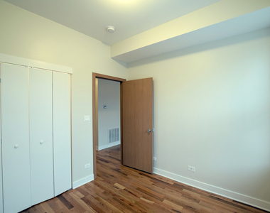 3804 W Montrose Avenue - Photo Thumbnail 6