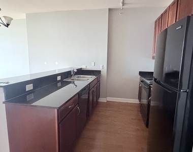1235 S Prairie Avenue - Photo Thumbnail 8