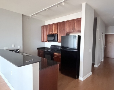 1235 S Prairie Avenue - Photo Thumbnail 6