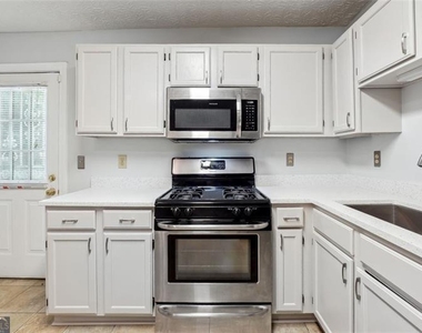 3107 Del Monico Drive - Photo Thumbnail 5