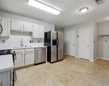 3107 Del Monico Drive - Photo Thumbnail 7