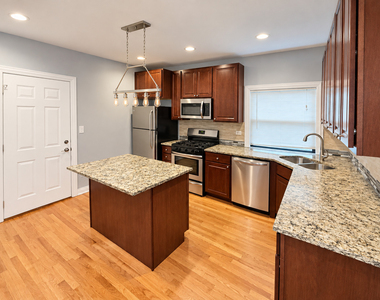 4204 N Melvina Avenue - Photo Thumbnail 2