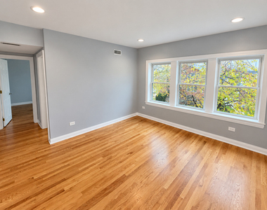 4204 N Melvina Avenue - Photo Thumbnail 3