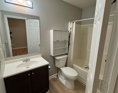 113 W Sellers Street - Photo Thumbnail 5