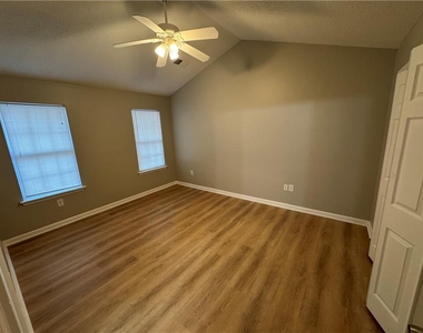 113 W Sellers Street - Photo Thumbnail 4
