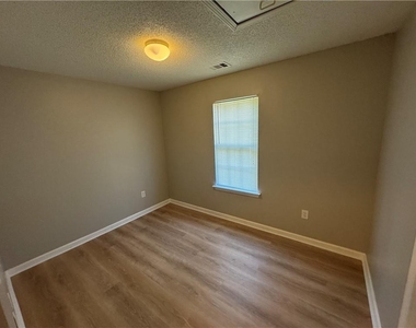 113 W Sellers Street - Photo Thumbnail 6