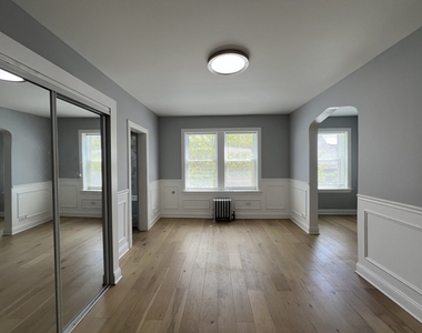 4427 N Seeley Avenue - Photo Thumbnail 1