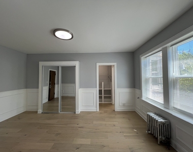 4427 N Seeley Avenue - Photo Thumbnail 2
