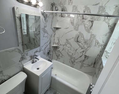 4427 N Seeley Avenue - Photo Thumbnail 8