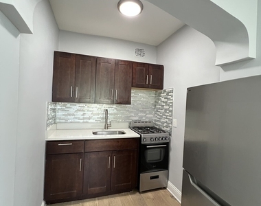 4427 N Seeley Avenue - Photo Thumbnail 4
