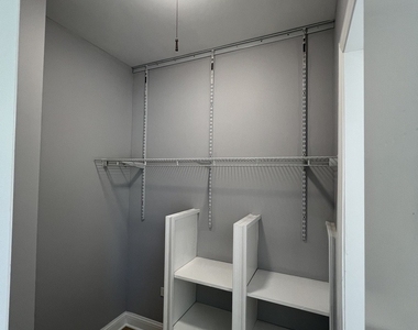 4427 N Seeley Avenue - Photo Thumbnail 10