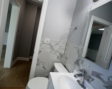 4427 N Seeley Avenue - Photo Thumbnail 7